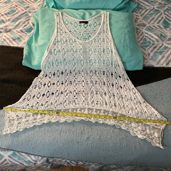 White Crochet Sleeveless Top by Seduzione - Picture 12 of 16